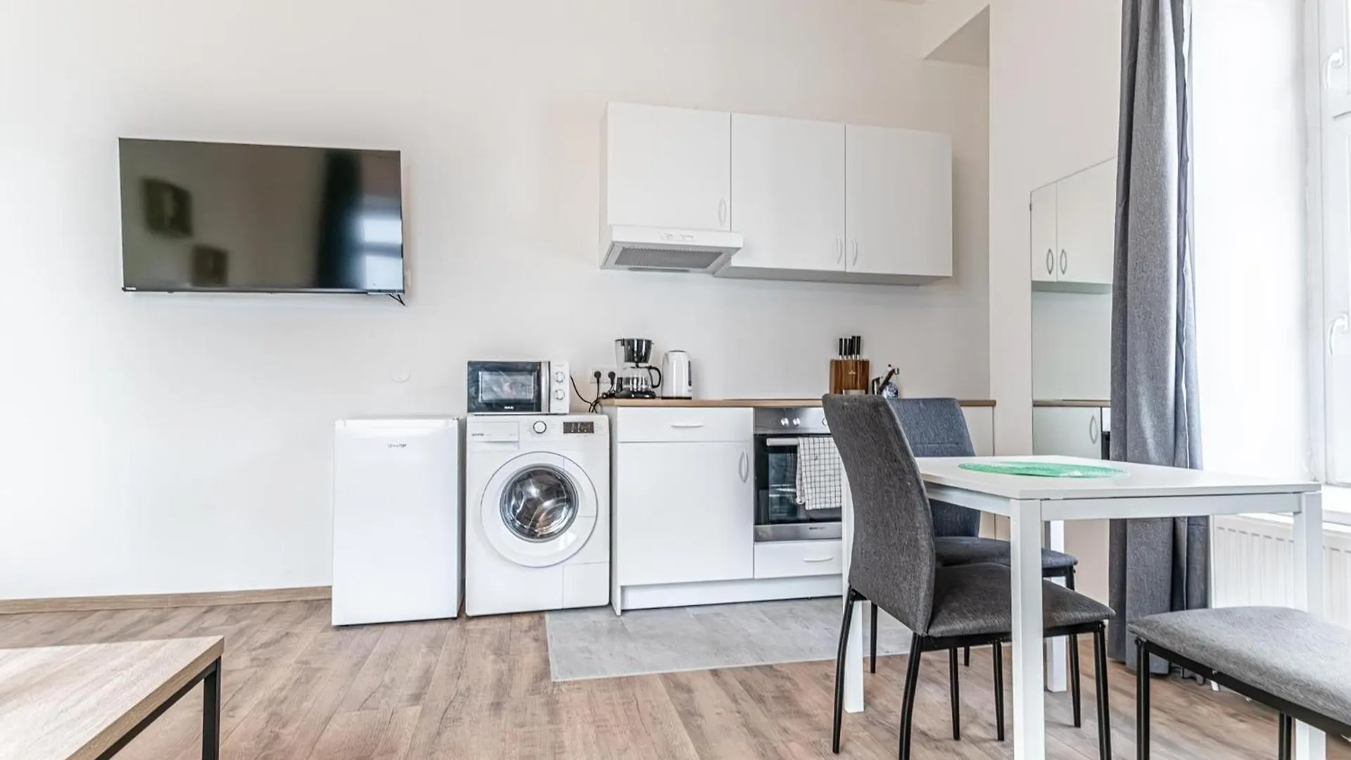 아파트 Westbahnhof Kingbed 1Br Apt With Ensuite Washer 비엔나 오스트리아