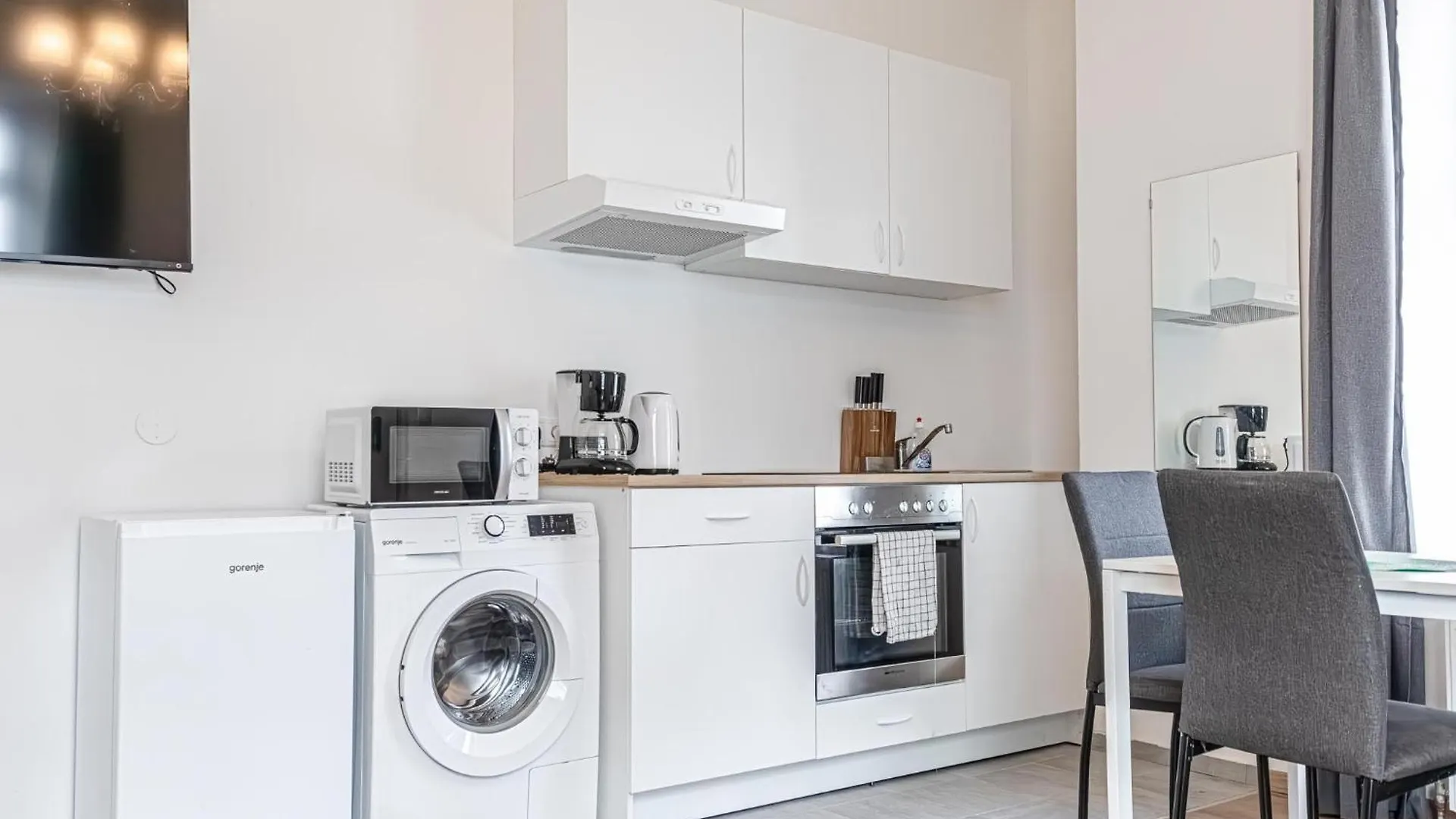 Westbahnhof Kingbed 1Br Apt With Ensuite Washer Vienna 0*,